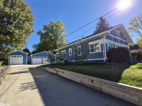 462 N 9th St, Oskaloosa, IA 52577