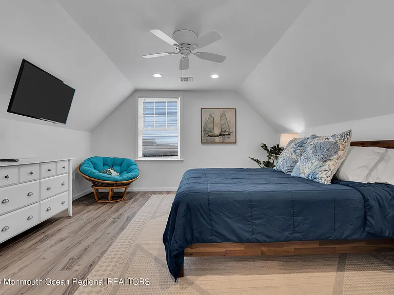 24 Virginia Ave — Photo 23