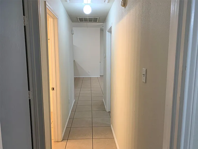 1021 Olivewood Ln — Photo 3
