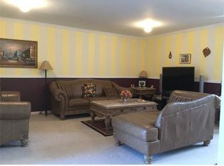 5 Dickerson Ln, Old Bridge, NJ 08857