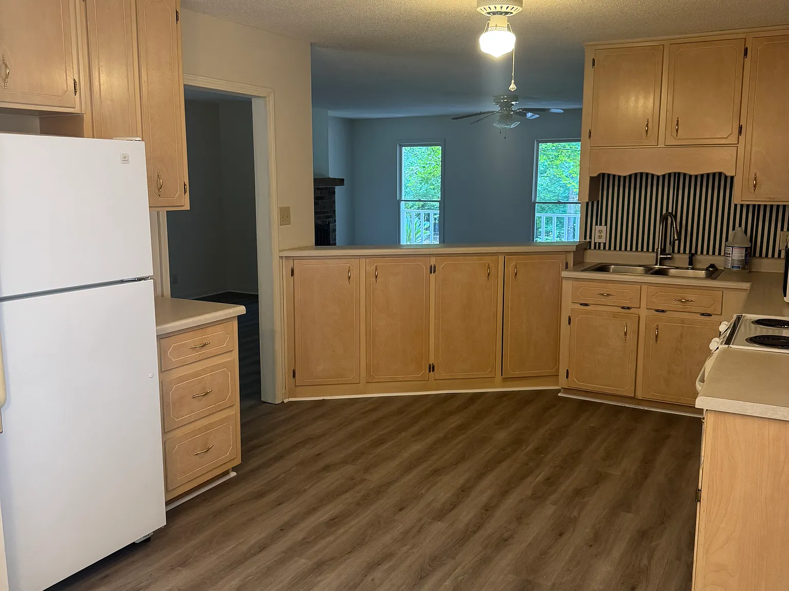 3 bed, 1632 sqft, $1,899 — Photo 2