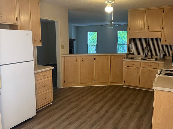2nd image of 112 Oak Leaf Cir