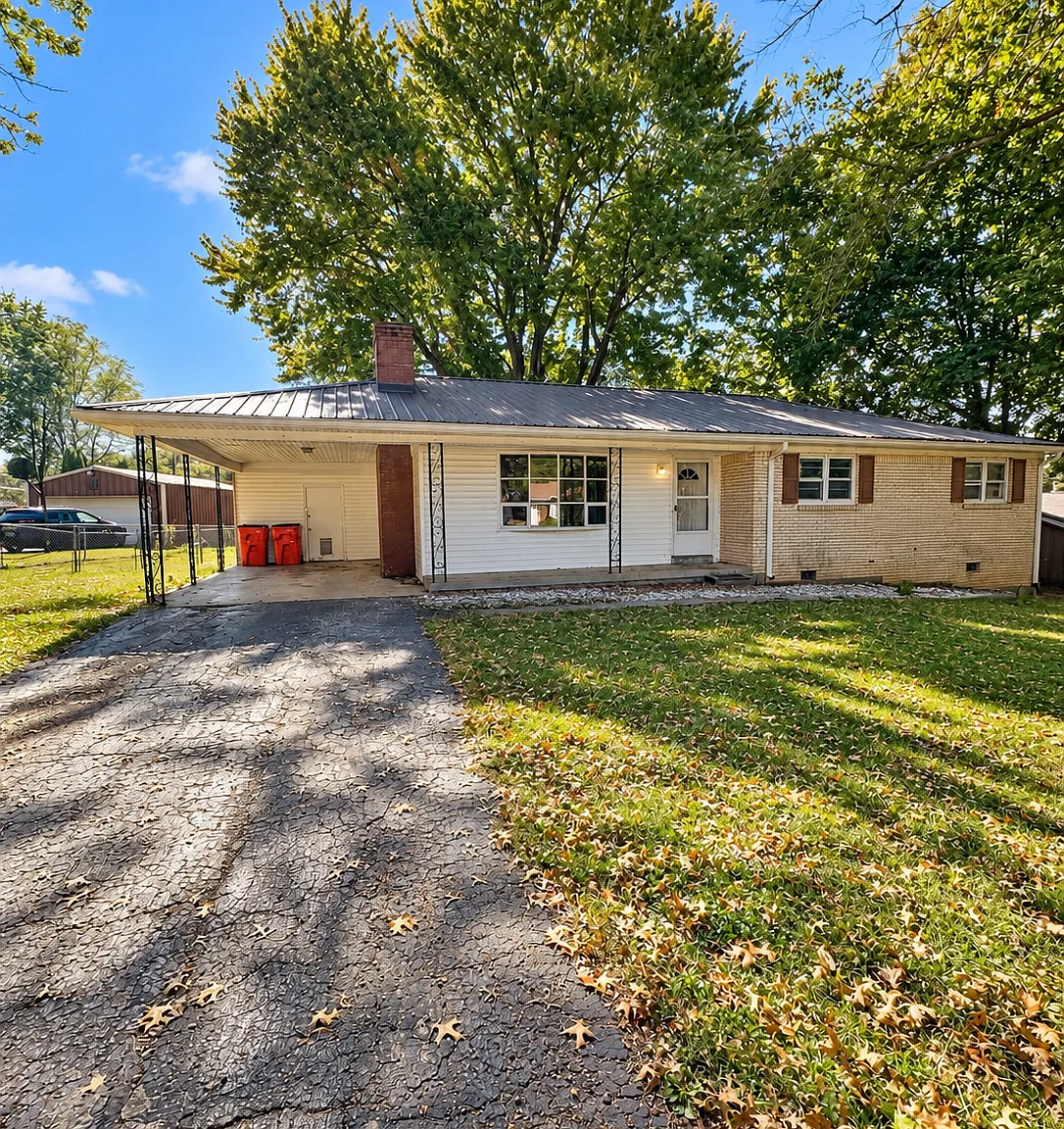 3 bed, 1.5 bath, 1440 sqft, $1,600 — Photo 1