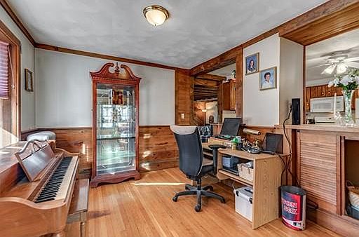 5th image of 59 Fairview Ave
