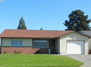 2153 Country Club Ter, Woodburn, OR 97071