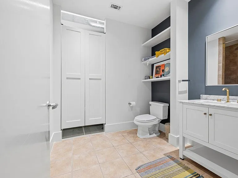 800 W 5th St #705 — Photo 22