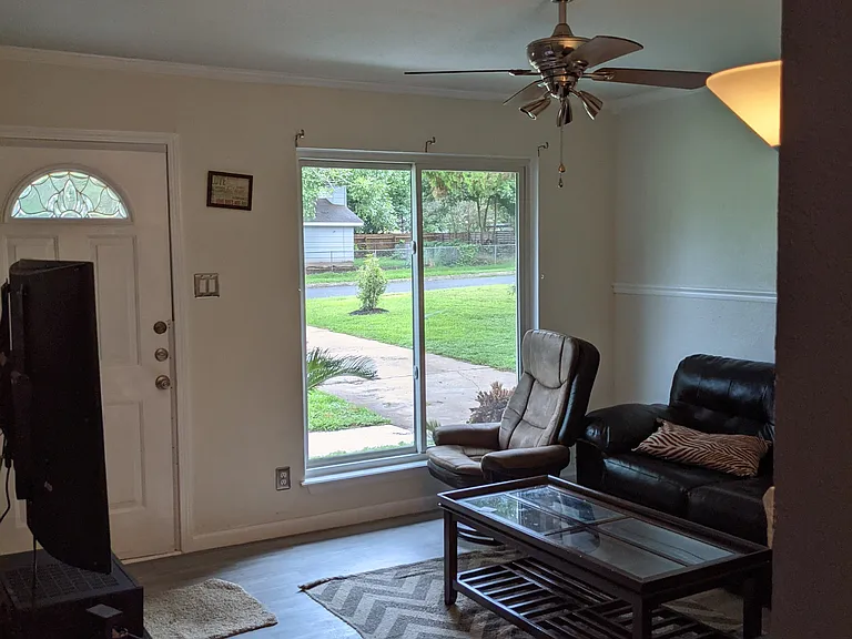 1702 Cherry Orchard Dr — Photo 4
