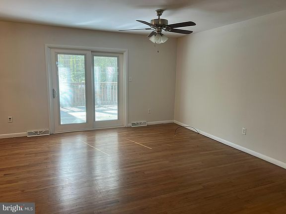 4th image of 22595 Old Rolling Rd