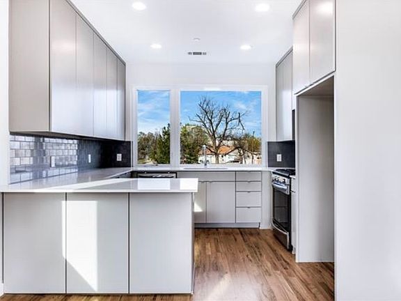 4th image of 1460 Grigsby Ave #203
