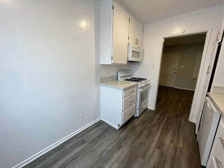 7056 Lanewood Ave — Photo 21