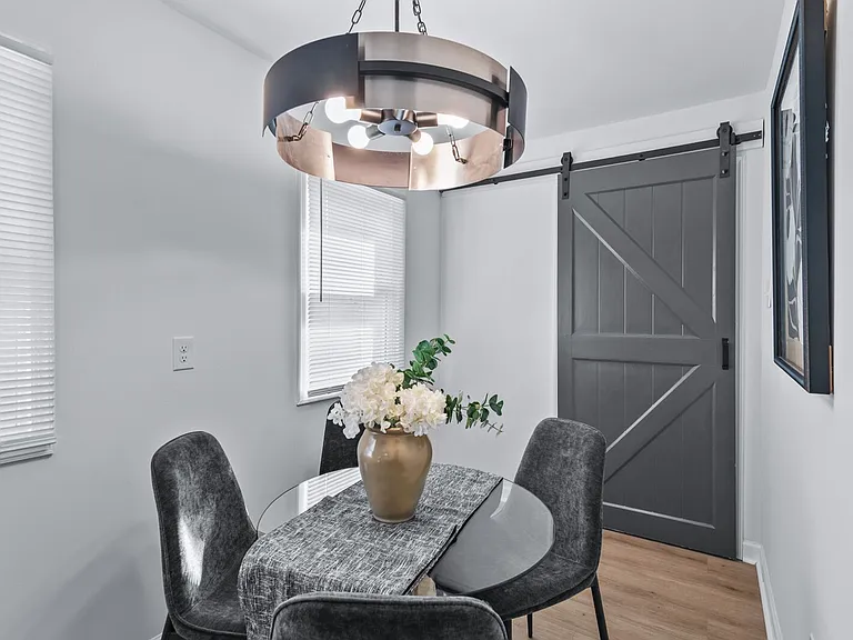 2207 Marshall Ave — Photo 14