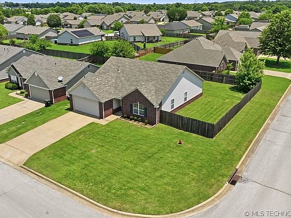 4th image of 8993 S 257th East Pl
