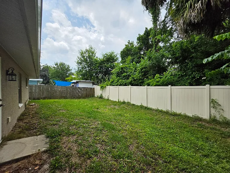 808 Valencia Ave — Photo 20