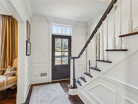 4th image of 985 Club Commons Cir NE