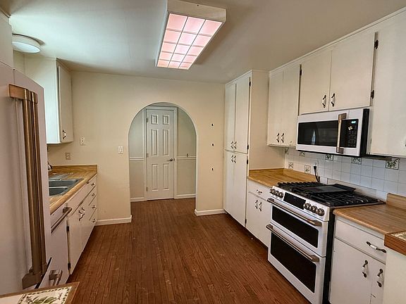 4th image of 4161 Helen Ln