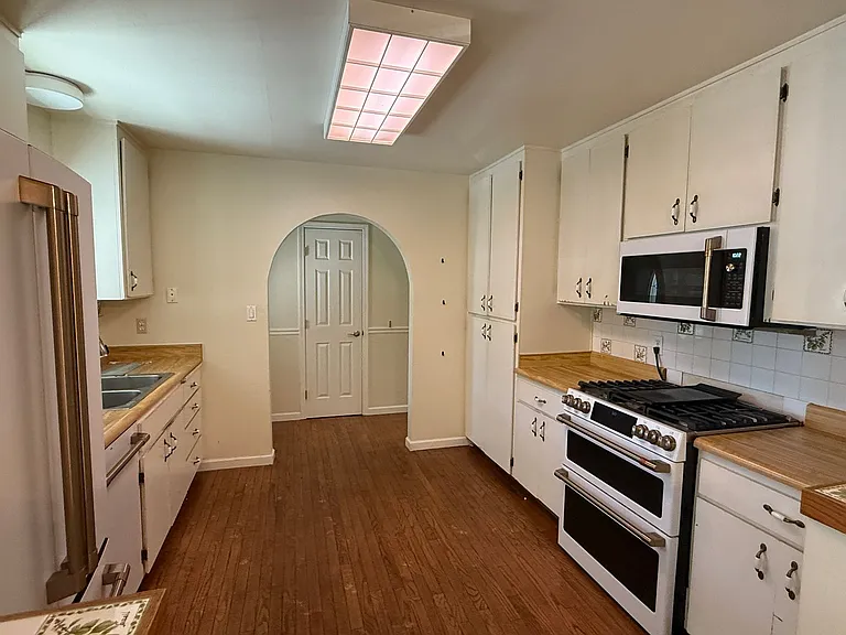 4161 Helen Ln — Photo 4