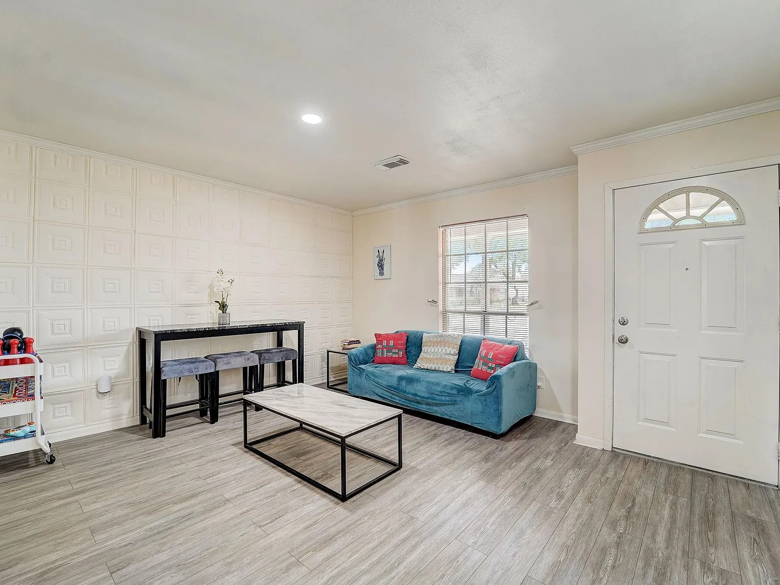 4 bed, 2.0 bath, 1666 sqft, $3,950 — Photo 4
