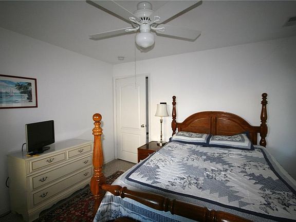 4th image of 630 Surfside Ave