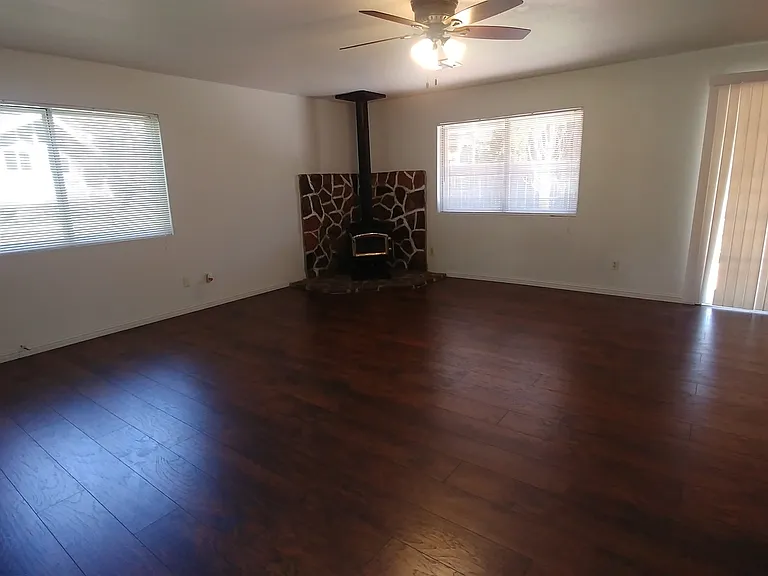 4184 Sherwood Ct — Photo 2
