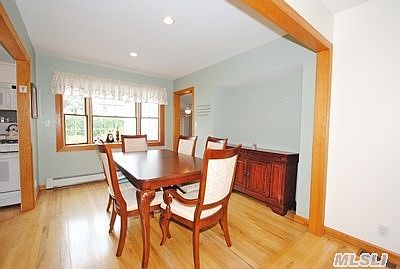 3rd image of 152 N Richmond Ave