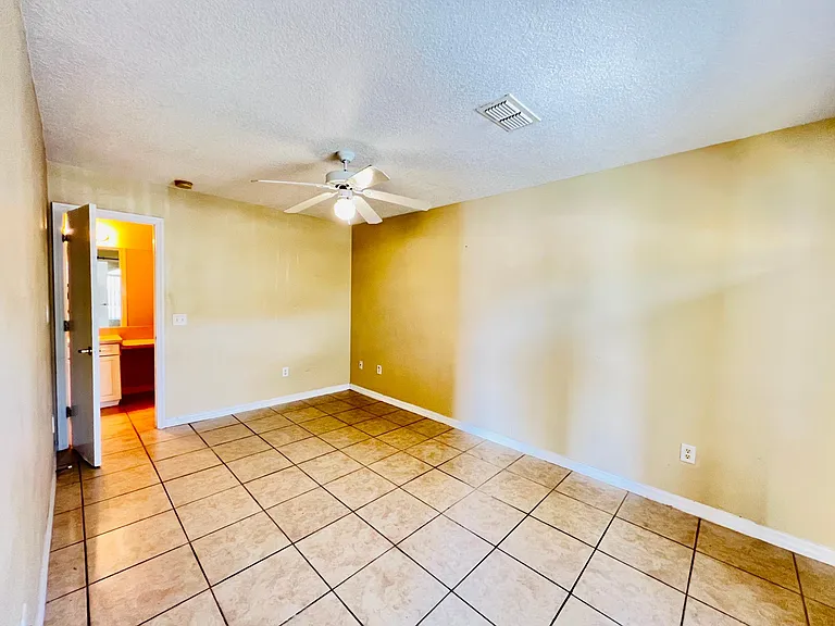 702 Washington Palm Loop #B — Photo 9