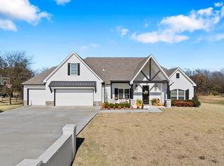 9689 E Bond Dr, Claremore, OK 74017