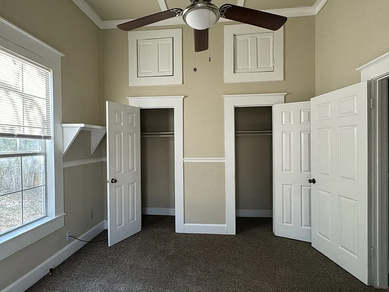 302 S Burleson — Photo 3