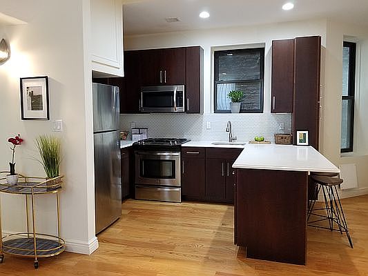 4th image of 145 E 82nd St #4A