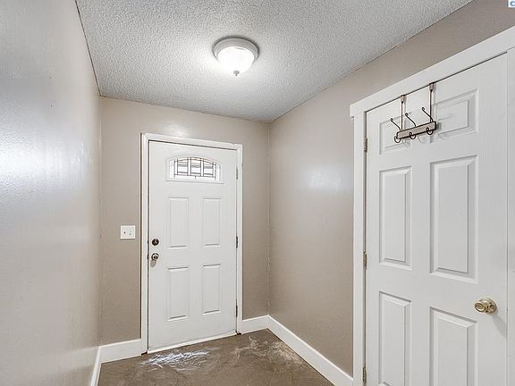 4th image of 4004 W Deschutes Ave
