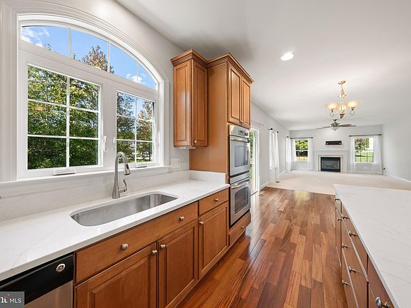 3rd image of 22967 Thornbury Dr