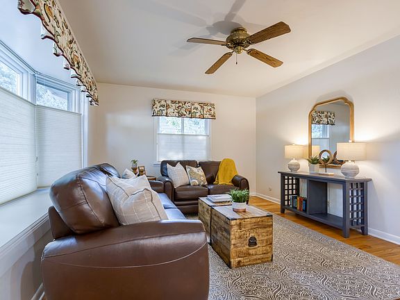 B3 - Living Room 2.jpg