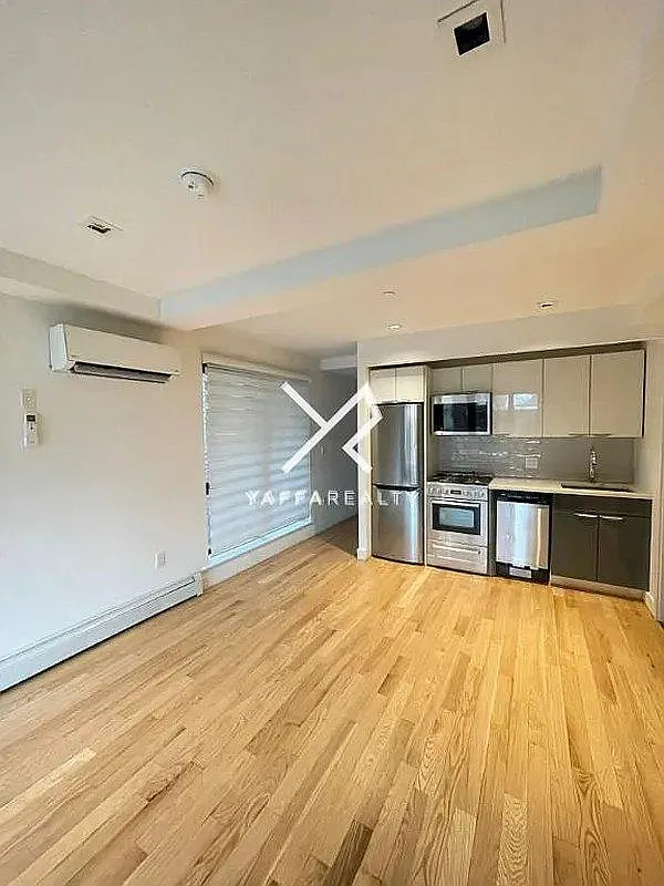 39 East 21st Street — Photo 4