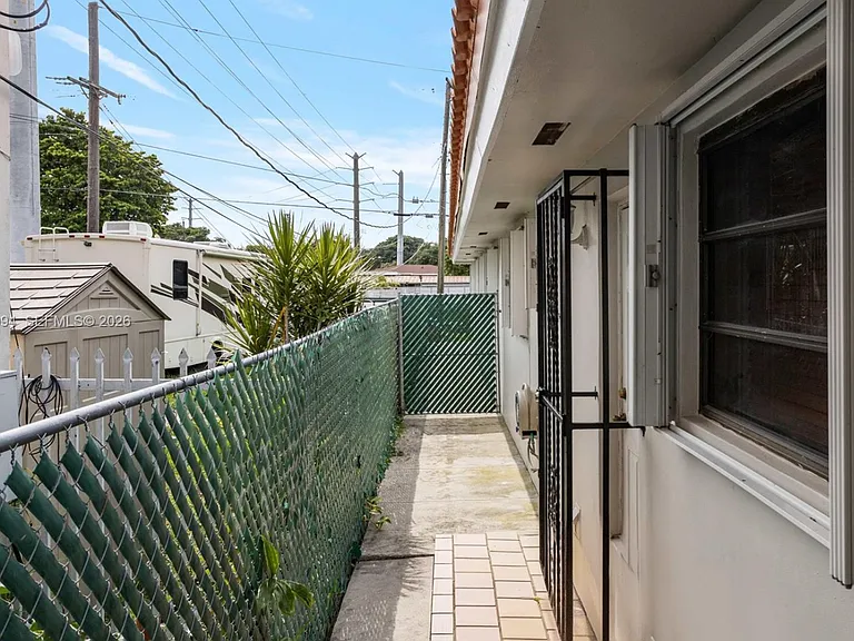 337 Grand Canal Dr #0 — Photo 10
