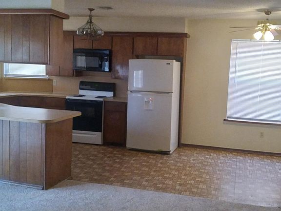 3rd image of 906 NW Becontree Pl