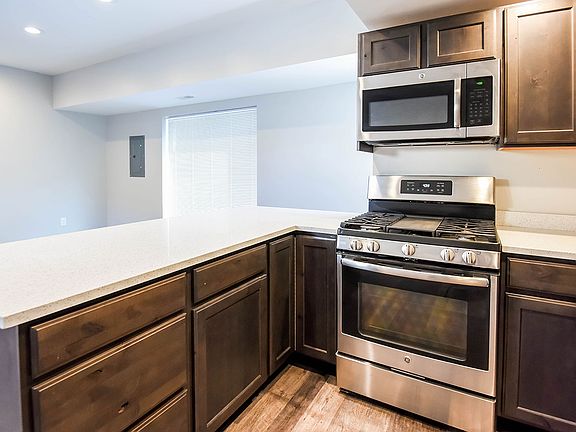 5th image of 951 S Washington St #B5