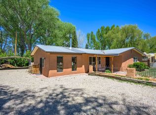 302 Santistevan Lan, Taos, NM 87571