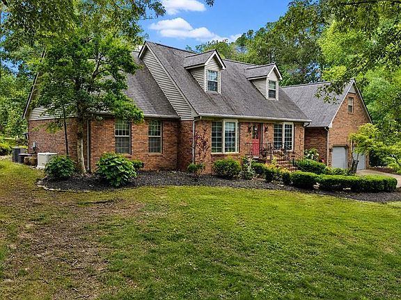 3rd image of 2307 Hamlin Dr