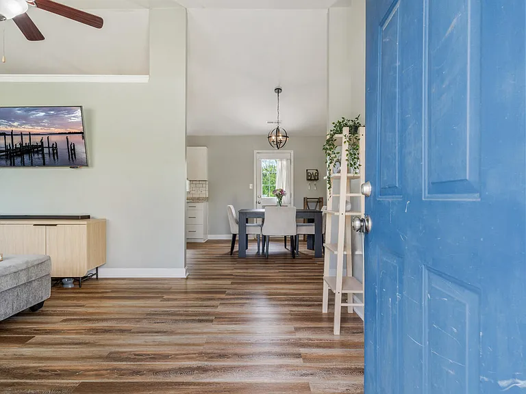 120 Woodbury Farm Dr — Photo 2