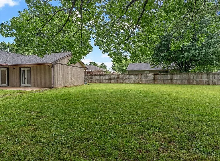 2689 W Mount Comfort Rd — Photo 19