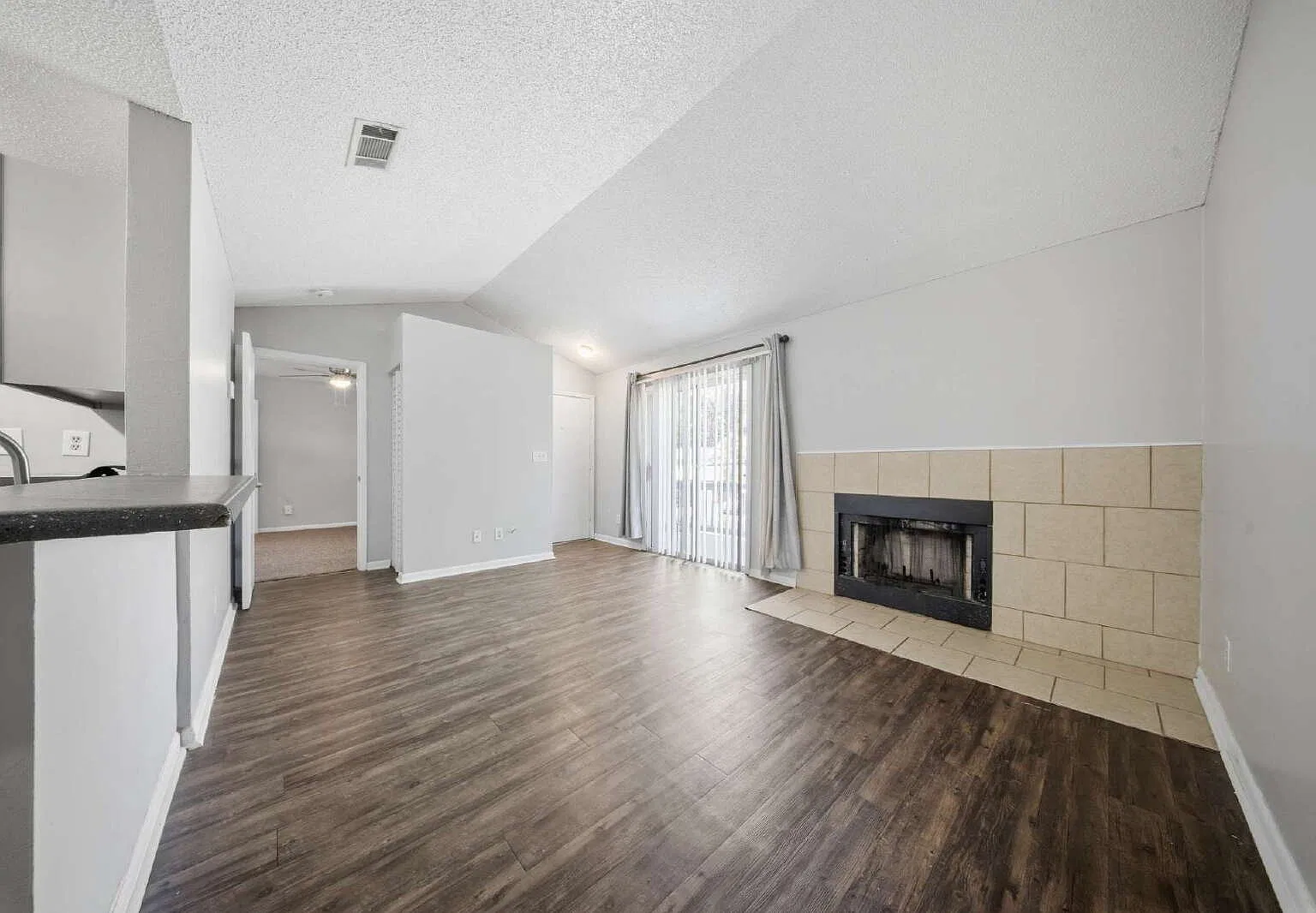 2 bed, 2.0 bath, 1000 sqft, $1,050 — Photo 3