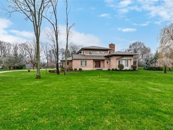 5061 Donnington Rd, Clarence, NY 14031