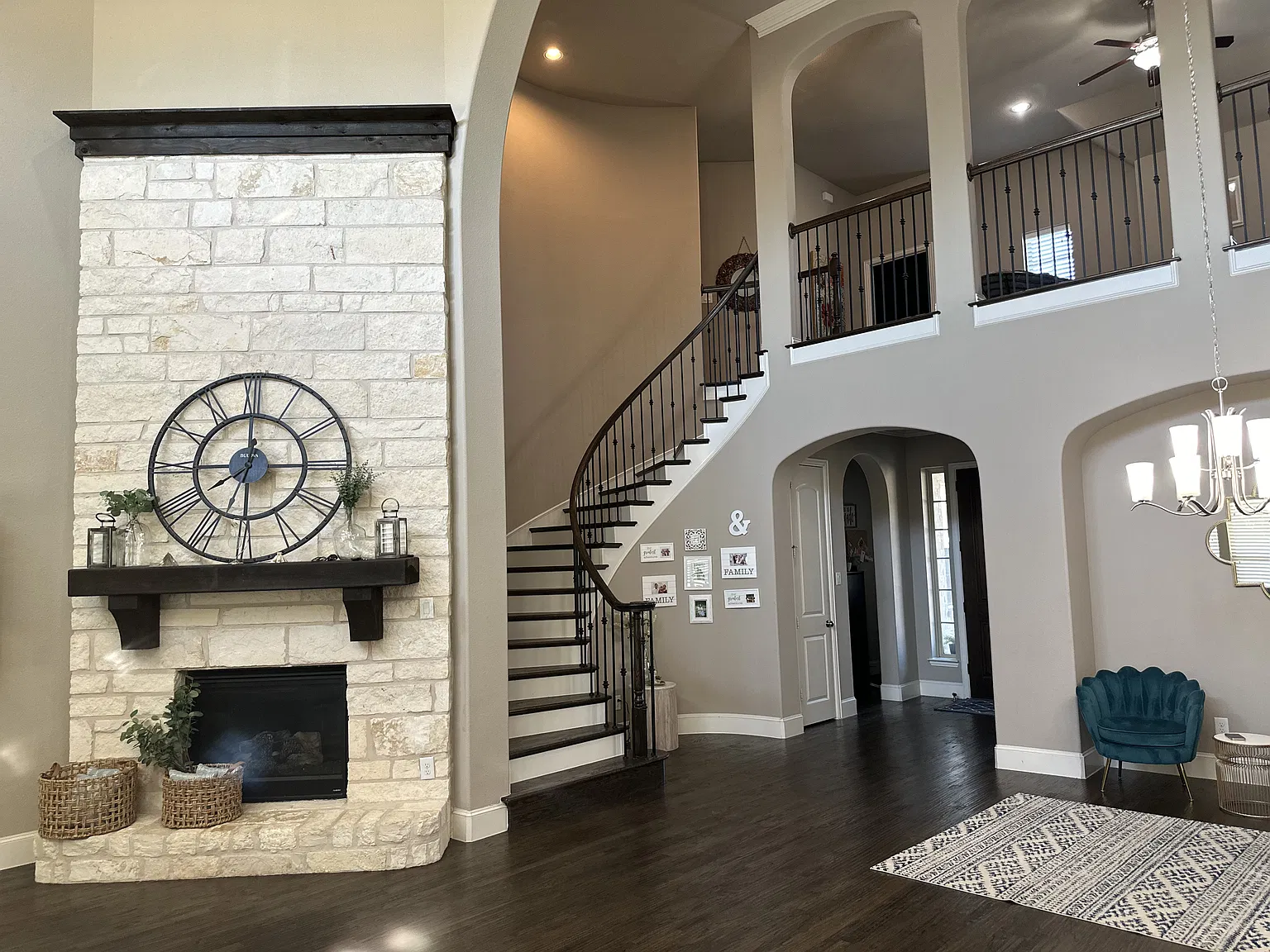 5 bed, 3797 sqft, $4,700 — Photo 3
