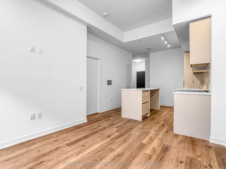 395 Dundas St W #222 — Photo 10