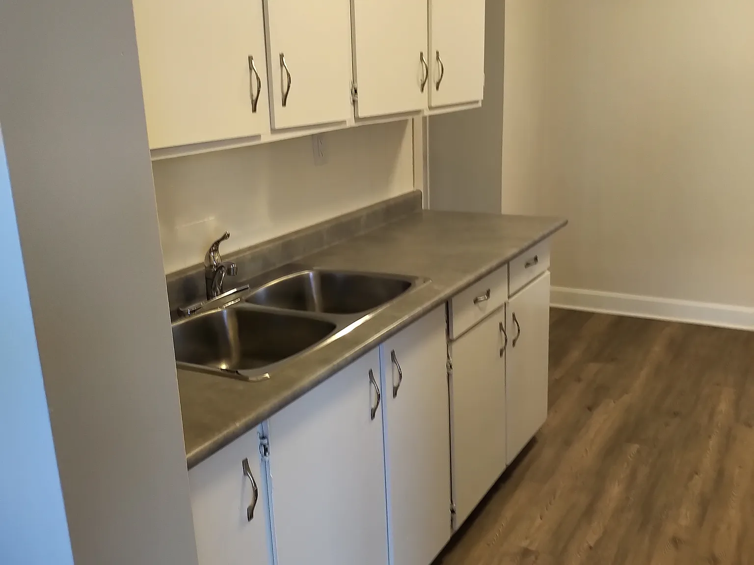 3 bedroom - 200 London Rd Sarnia ON N7T 7S9 — Photo 2