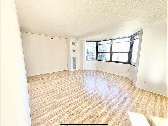 3rd image of 1200 N Dearborn St #2409