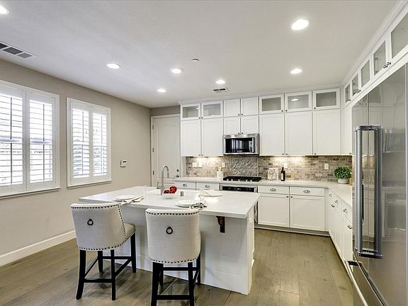 4th image of 16954 Grapevine Ct