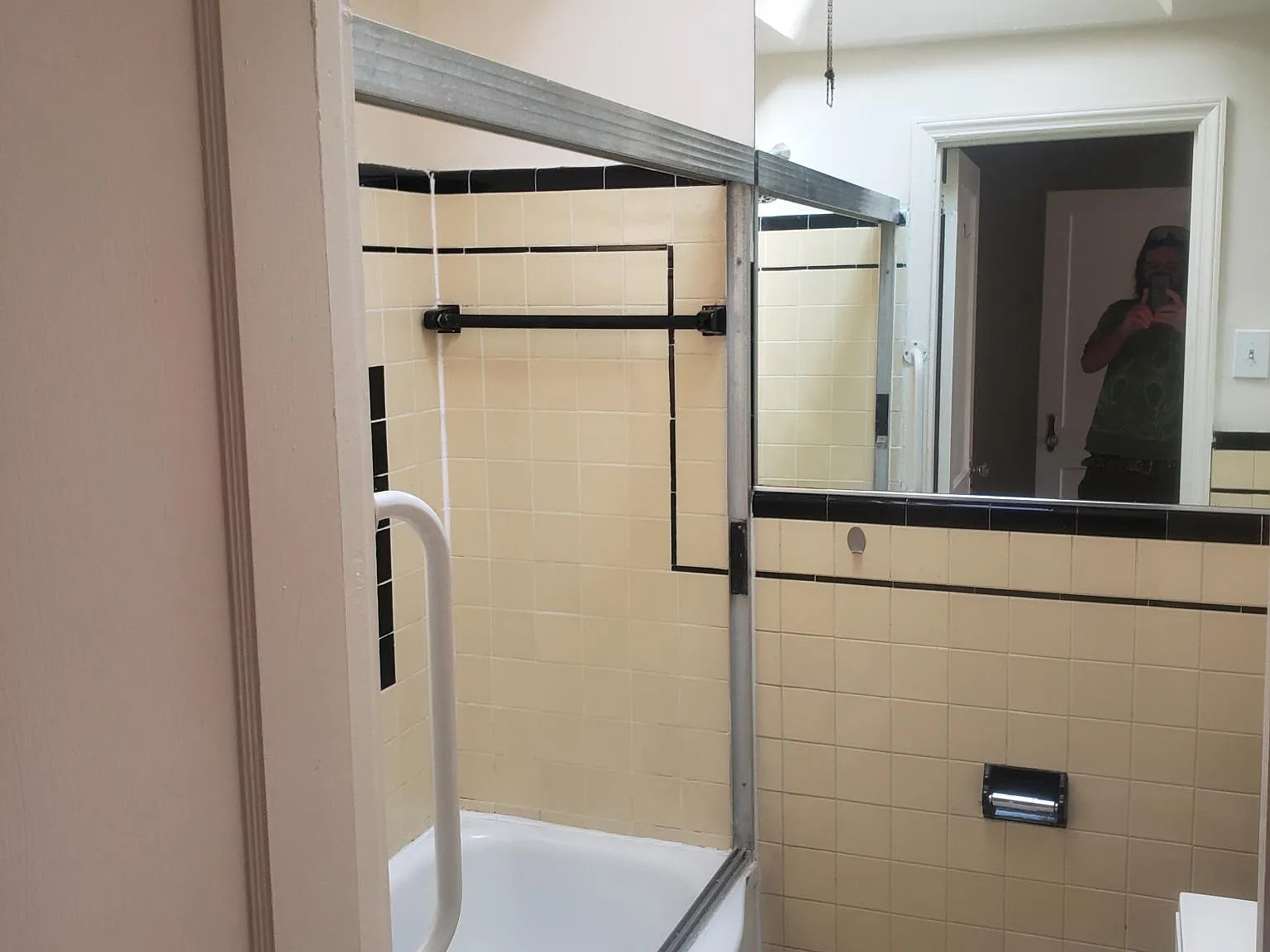 3 bed, 1.5 bath, 1120 sqft, $1,600 — Photo 3