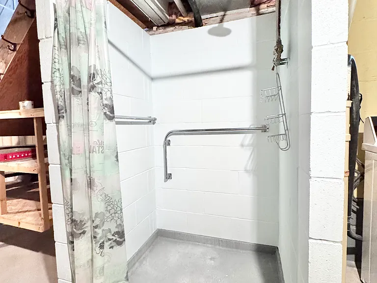 1016 Pleasant St — Photo 30