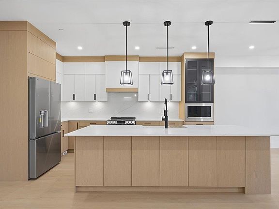 3rd image of 10250 York St #2