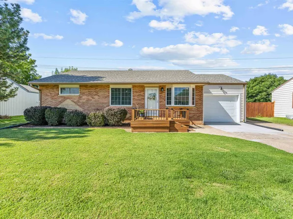 1102 Windsor Dr, Salina, KS 67401